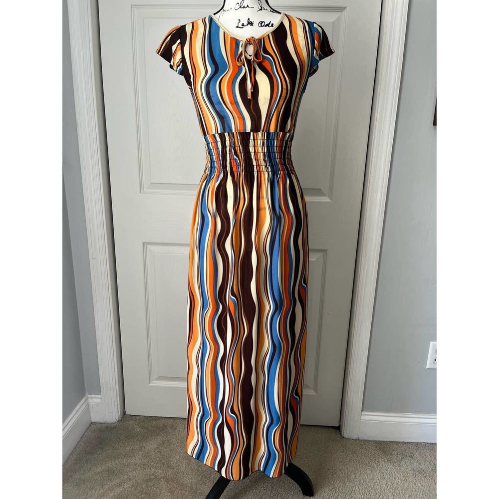 70’s inspired multicolor maxi short-sleeve dress Size Medium